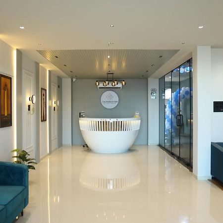 Hotel The Parker Inn By Kbnt Group Surat Eksteriør bilde