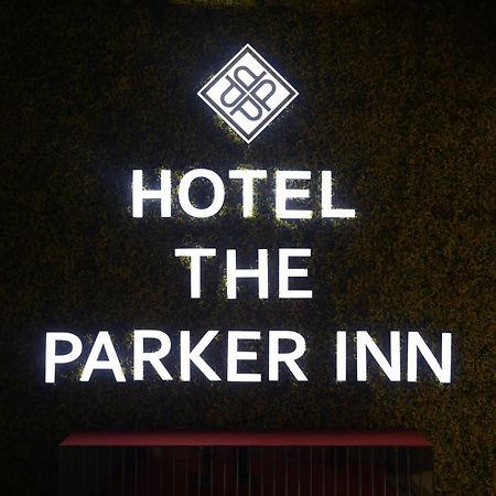 Hotel The Parker Inn By Kbnt Group Surat Eksteriør bilde