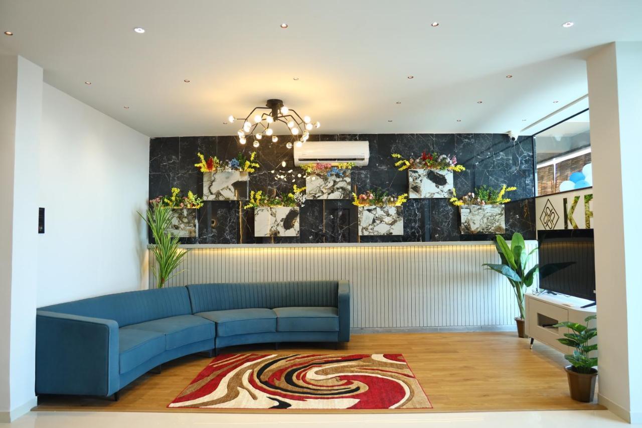 Hotel The Parker Inn By Kbnt Group Surat Eksteriør bilde