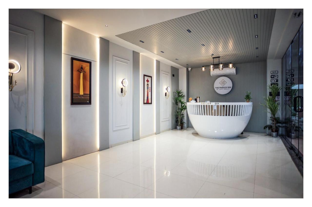Hotel The Parker Inn By Kbnt Group Surat Eksteriør bilde