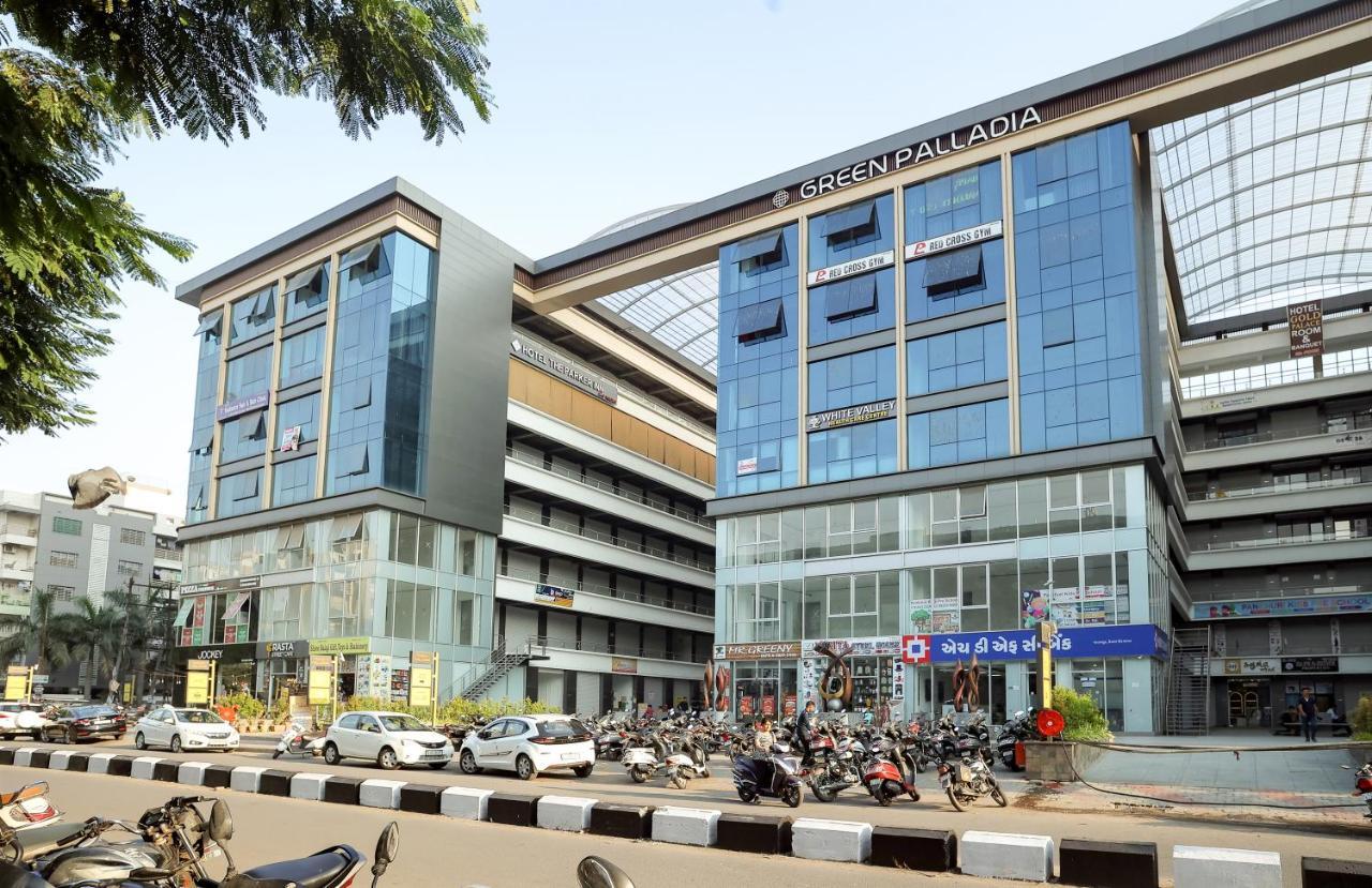 Hotel The Parker Inn By Kbnt Group Surat Eksteriør bilde