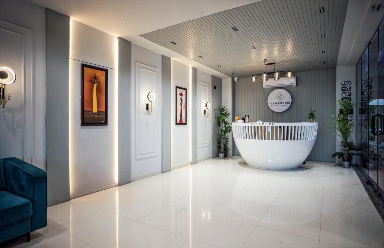 Hotel The Parker Inn By Kbnt Group Surat Eksteriør bilde
