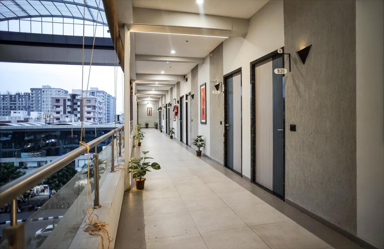 Hotel The Parker Inn By Kbnt Group Surat Eksteriør bilde