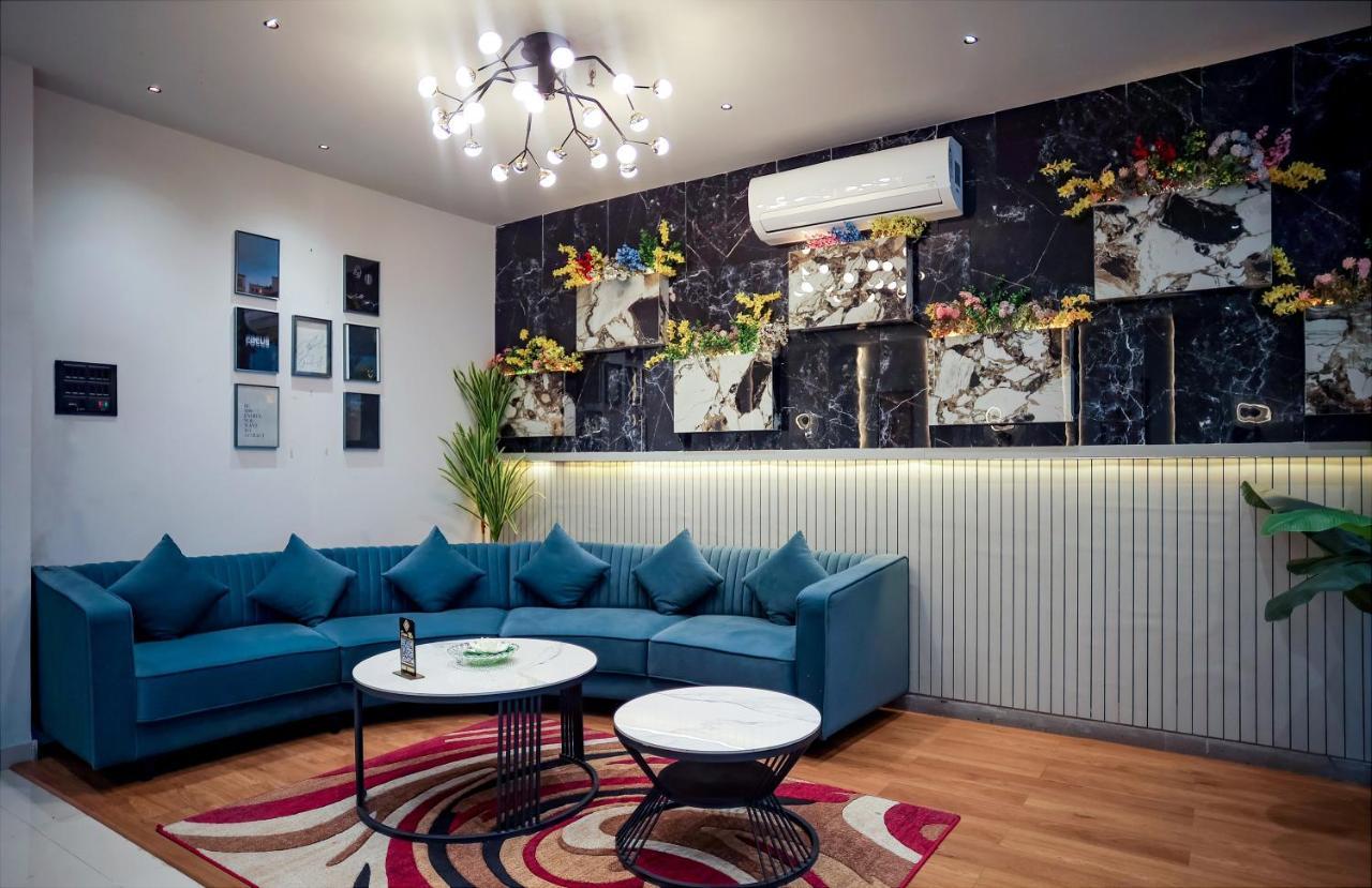 Hotel The Parker Inn By Kbnt Group Surat Eksteriør bilde