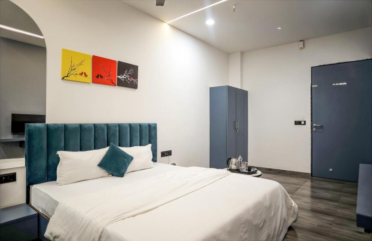 Hotel The Parker Inn By Kbnt Group Surat Eksteriør bilde
