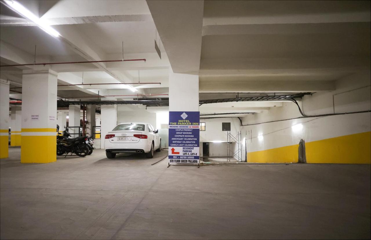 Hotel The Parker Inn By Kbnt Group Surat Eksteriør bilde