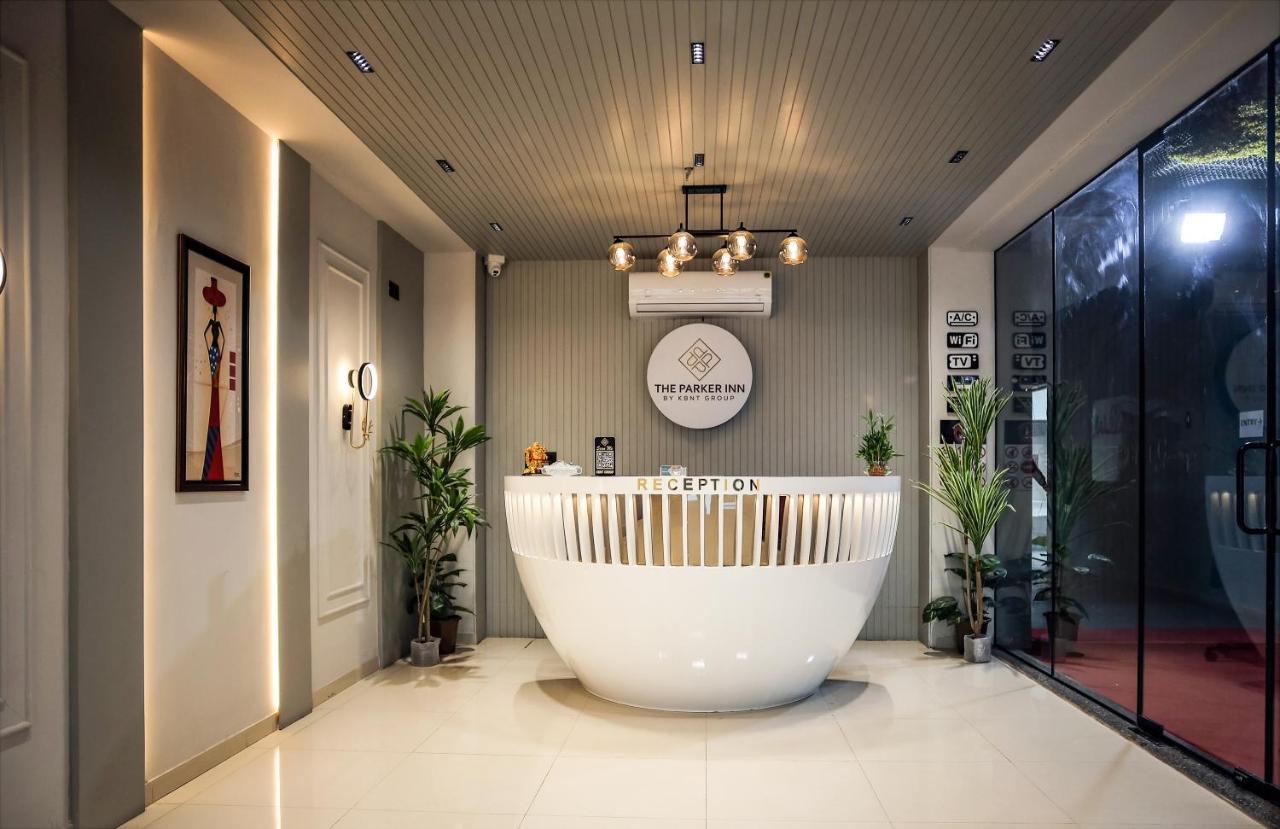 Hotel The Parker Inn By Kbnt Group Surat Eksteriør bilde