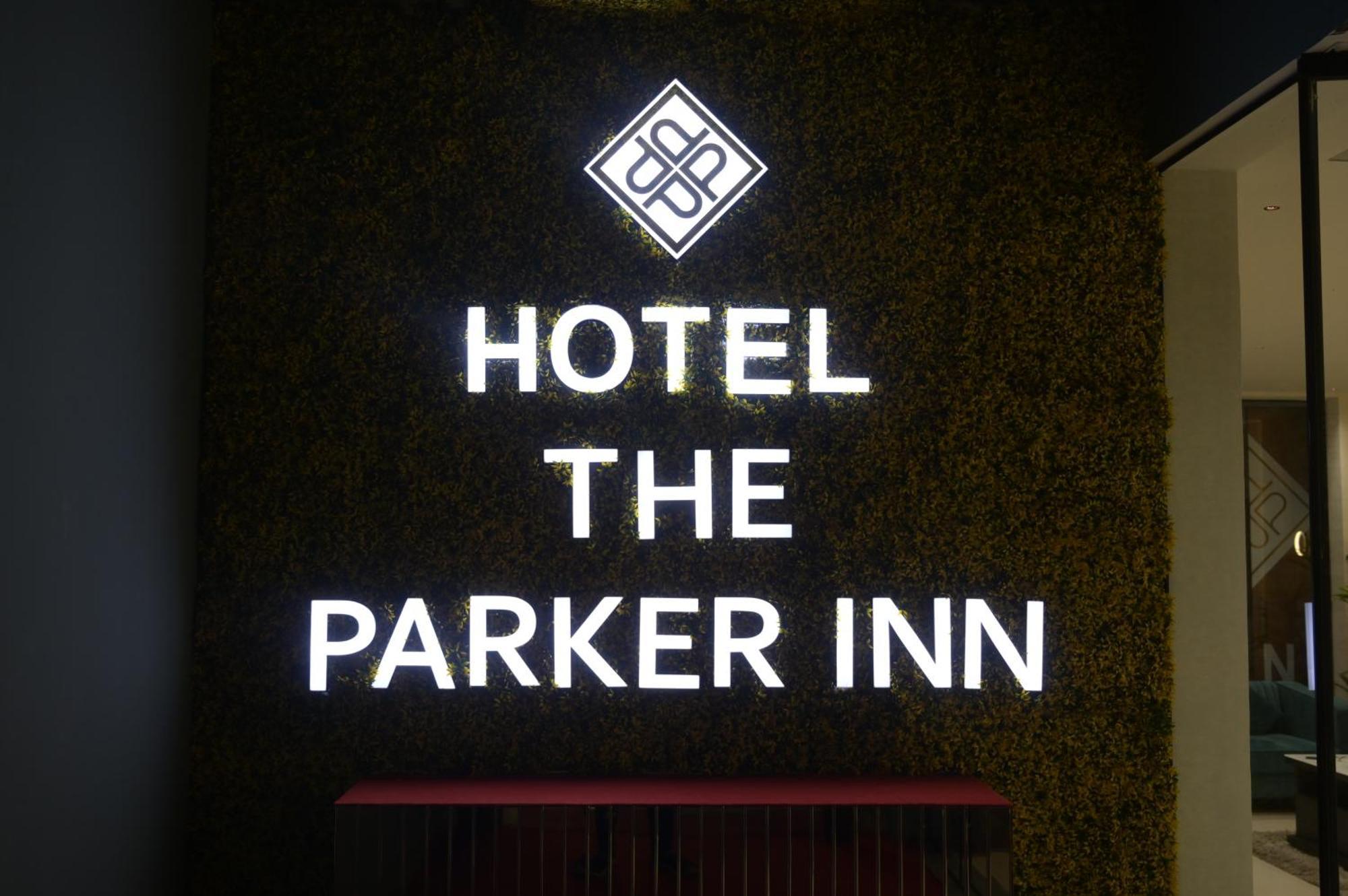 Hotel The Parker Inn By Kbnt Group Surat Eksteriør bilde