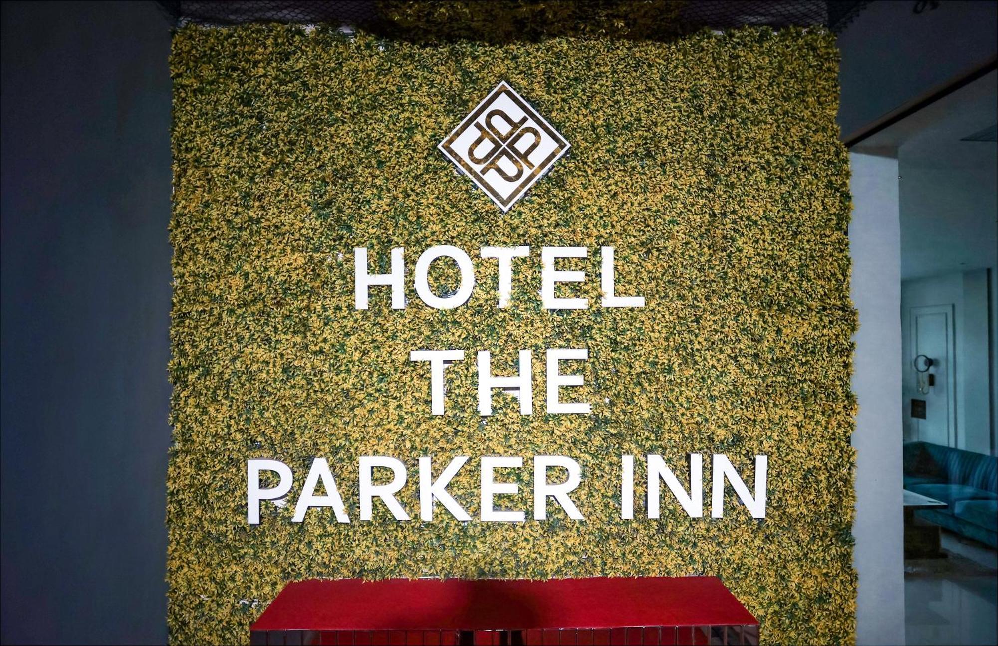 Hotel The Parker Inn By Kbnt Group Surat Eksteriør bilde
