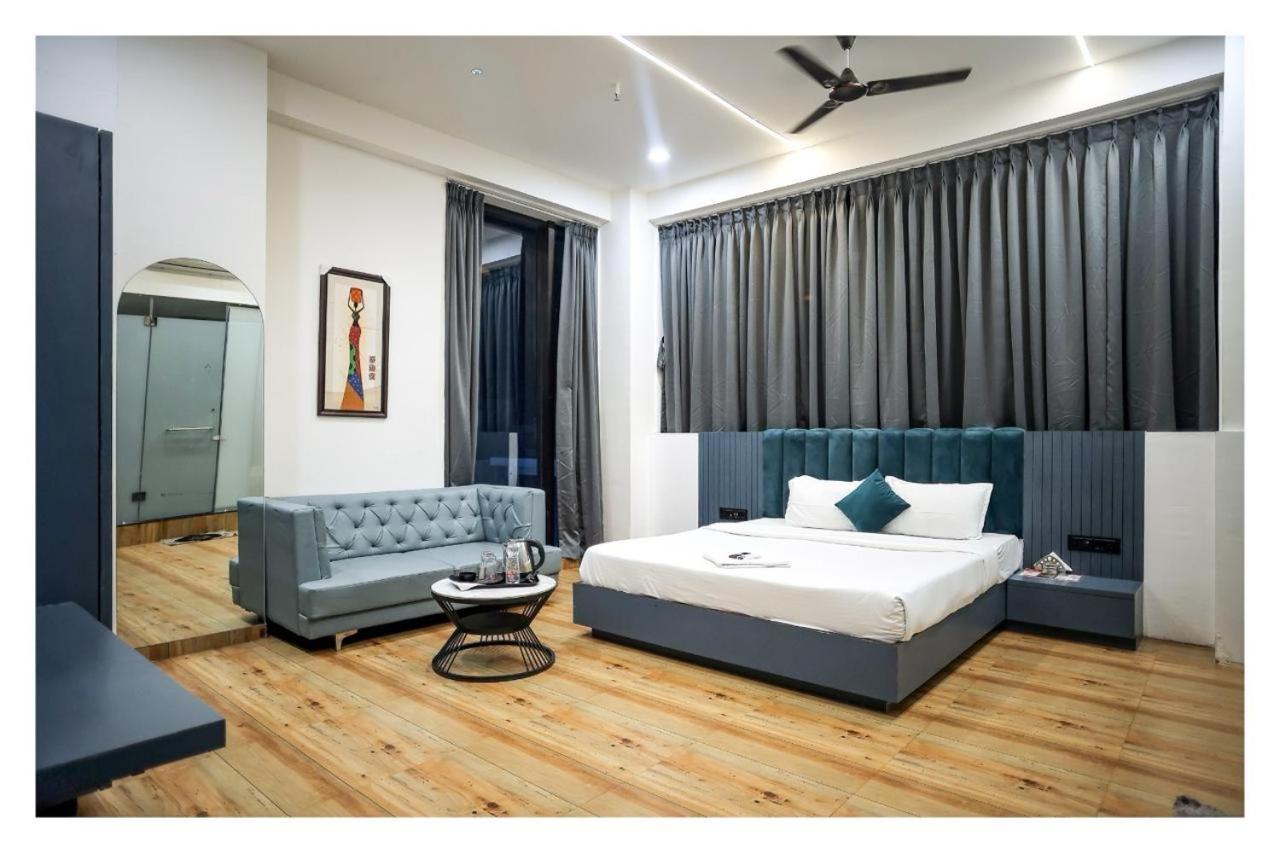 Hotel The Parker Inn By Kbnt Group Surat Eksteriør bilde