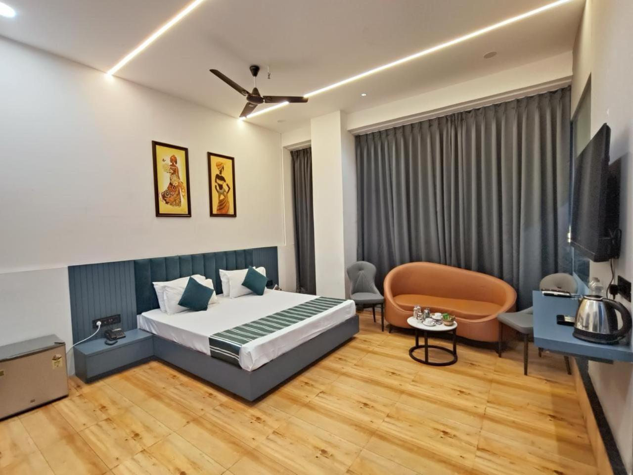 Hotel The Parker Inn By Kbnt Group Surat Eksteriør bilde